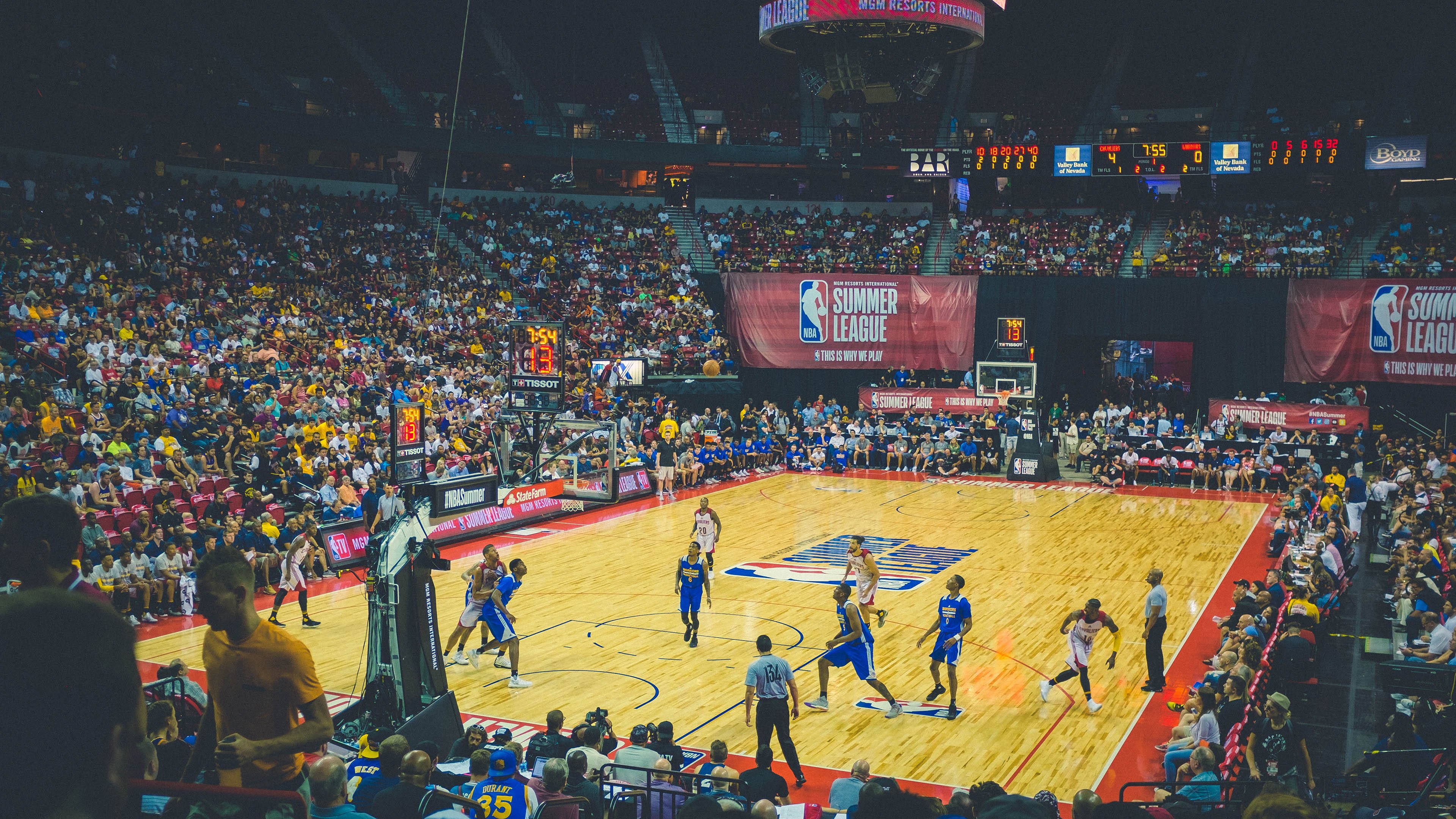 NBA赛况:湖人连胜终结,詹姆斯贡献40分仍遗憾落败,詹姆斯率领湖人夺冠