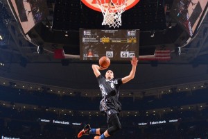 开云体育官方下载-尼克斯球迷为球队连胜狂欢，主场气氛爆棚，尼克斯队的比赛